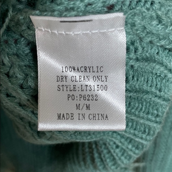 Main Strip Teal size Medium V-Neck Distressed Soft Oversized Cropped Sweater - Picture 6 of 7